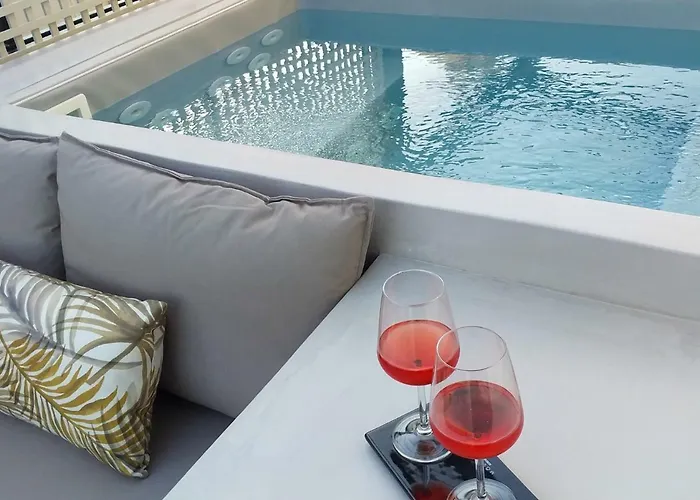 *** Boutique Syntagma Apartment W/ Plunge Pool ***